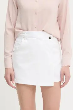 Answear Lab pantaloni scurti jeans culoarea alb, neted, high waist imagine