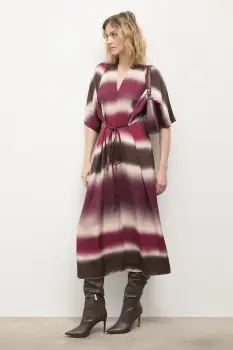 Answear.LAB rochie culoarea bordo, midi, drept imagine