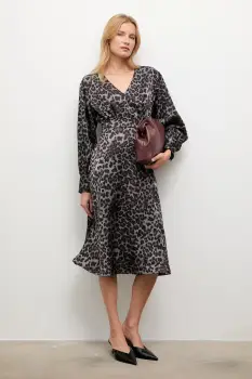 Answear.LAB rochie culoarea gri, midi, drept imagine