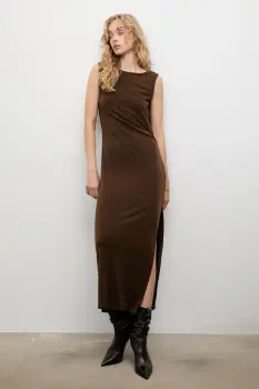 Answear.LAB rochie culoarea maro, maxi, drept imagine