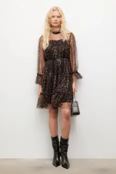 Answear.LAB rochie culoarea maro, mini, evazati imagine