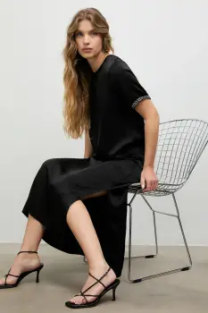 Answear.LAB rochie culoarea negru, midi, drept imagine