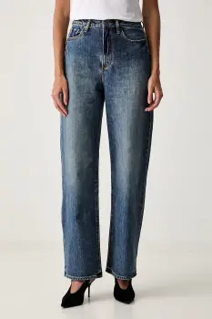 Armani Exchange blugi relaxed fit pentru femei imagine