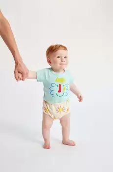 Bobo Choses pantaloni scurti din bumbac pentru bebelusi culoarea bej, modelator imagine