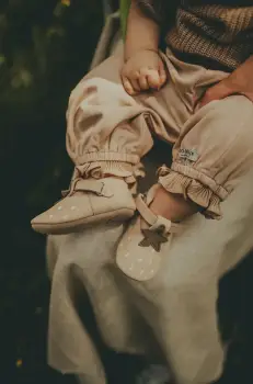 Donsje pantofi din piele intoarsa pentru bebe Nanoe Shoes Strawberry culoarea bej, 1005003 imagine