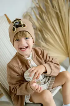 Jamiks caciula copii JORDI culoarea maro, din tesatura neteda, JWH134 imagine