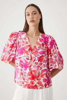 Medicine bluza culoarea alb, in modele florale imagine