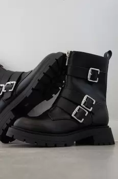 Medicine botine culoarea negru, cu platforma, izolare usoara imagine
