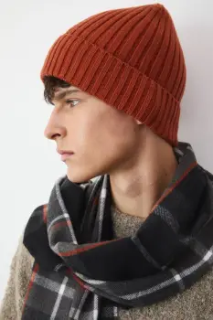 Medicine caciula culoarea portocaliu imagine