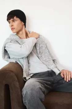 Medicine caciula de lana culoarea negru imagine