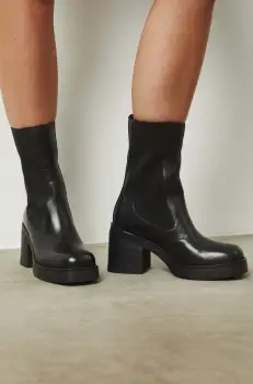 Medicine cizme de piele culoarea negru, cu toc drept imagine