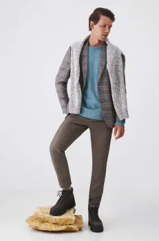 Medicine sacou barbati, culoarea maro imagine