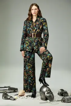 Medicine sacou culoarea negru, cu un singur rand de randuri, cu model imagine