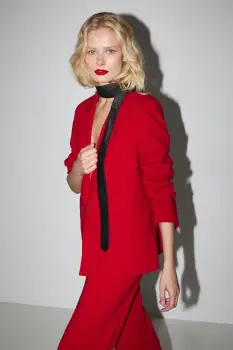 Medicine sacou culoarea rosu, un singur rand de nasturi, neted imagine