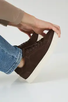 Medicine tenisi din piele intoarsa culoarea maro imagine