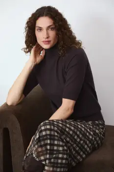 Medicine tricou culoarea maro, cu guler imagine