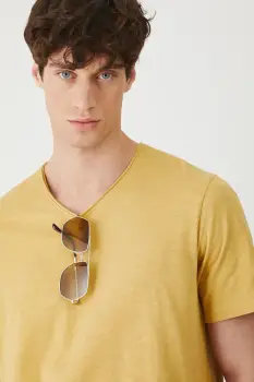 Medicine tricou din bumbac culoarea galben, neted imagine