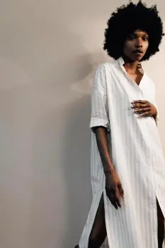 MUUV. rochie culoarea maro, midi, oversize imagine