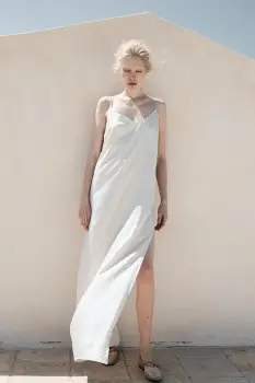 MUUV. rochie FEU culoarea bej, maxi, drept imagine