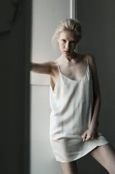 MUUV. rochie FEU culoarea bej, mini, evazati imagine