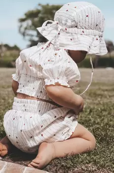 That's mine pantaloni scurti din bumbac pentru bebelusi Klara culoarea alb, modelator imagine