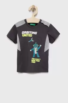 United Colors of Benetton tricou de bumbac pentru copii culoarea gri, cu imprimeu imagine