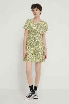 Volcom rochie culoarea galben, mini, evazati imagine