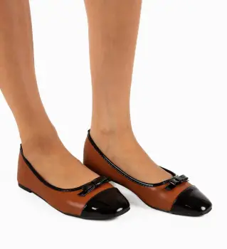 Balerini dama Fela Camel imagine