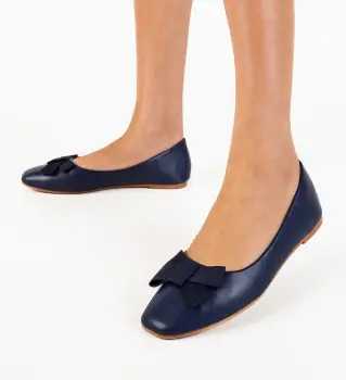 Balerini dama Kiprolos Bleumarin imagine