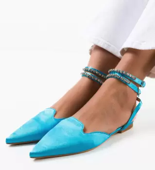 Balerini dama Laiba Albastri imagine