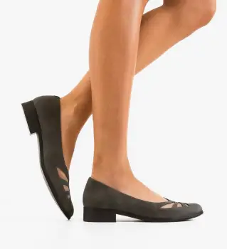 Balerini dama Laure Gri imagine