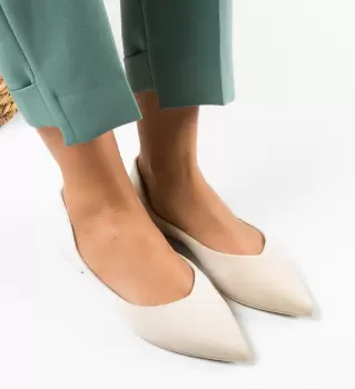 Balerini dama Yndyanka Bej imagine