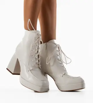 Botine dama Chisom Albe imagine