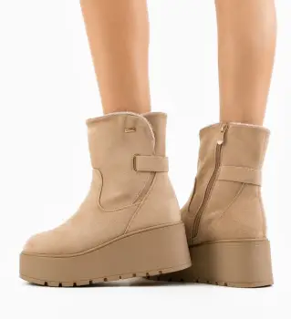 Ghete dama Adelyny Bej imagine