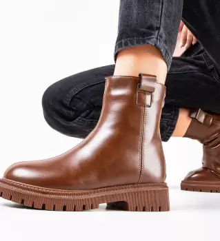 Ghete dama Viola Maro imagine