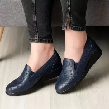 Pantofi piele naturala cu perforatii 1159 albastru imagine