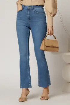 Blugi albastri croi usor evazat si talie inalta imagine