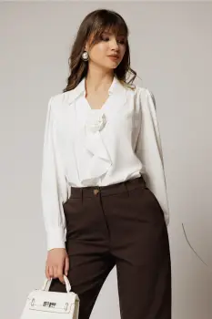 Bluza alba eleganta din voal cu decolteu V perlute si detaliu floral imagine