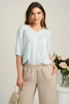 Bluza bleu din viscoza lejera cu imprimeuri florale albe imagine