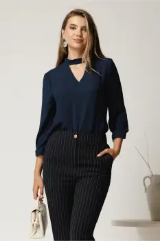 Bluza bleumarin din voal cu decupaj la decolteu imagine