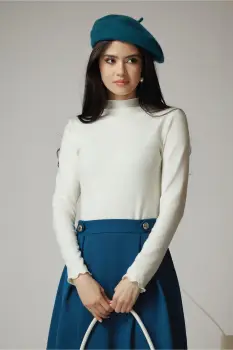 Bluza casual din viscoza alba cu guler incretit imagine