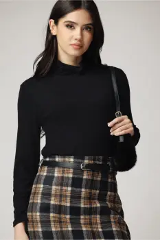 Bluza casual din viscoza neagra cu guler incretit imagine