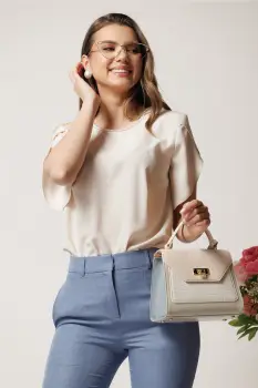 Bluza DY Fashion bej lejera din voal cu perle la decolteu imagine