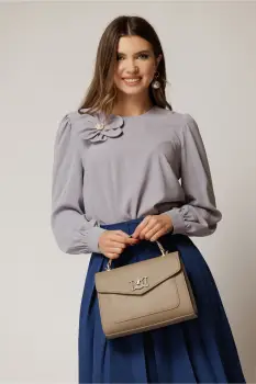 Bluza DY Fashion gri cu maneci bufante si floare cu perla la bust imagine