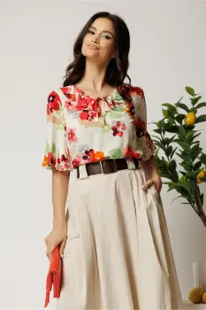 Bluza ivory din viscoza lejera cu flori rosii si volnas la decolteu imagine