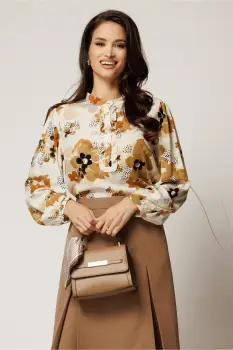 Bluza lejera alba din viscoza cu flori maro si nasturi pe bust imagine