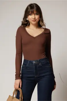 Bluza maro din viscoza cu decolteu V si dantela imagine