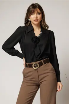 Bluza neagra eleganta din voal cu decolteu V perlute si detaliu floral imagine