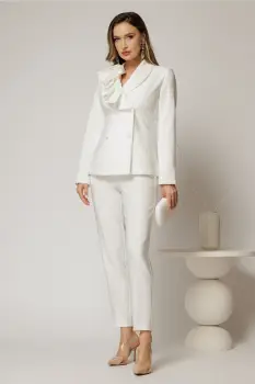 Compleu alb cu pantalon si sacou cu volanase la rever imagine