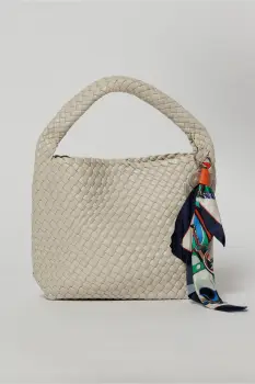 Geanta ivoar din piele ecologica impletita accesorizata cu esarfa imagine